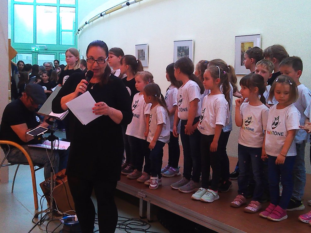 Mag. Shajen Prohaska, MSc eröfnet die Veranstaltung
